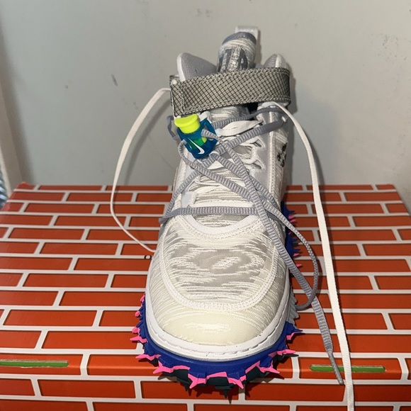 2022 NEW WITH BOX
Off-White x Air Force 1 Mid 'White' men’s size 10 - Picture 3 of 11